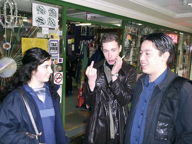 guys.jpg (65437 bytes)